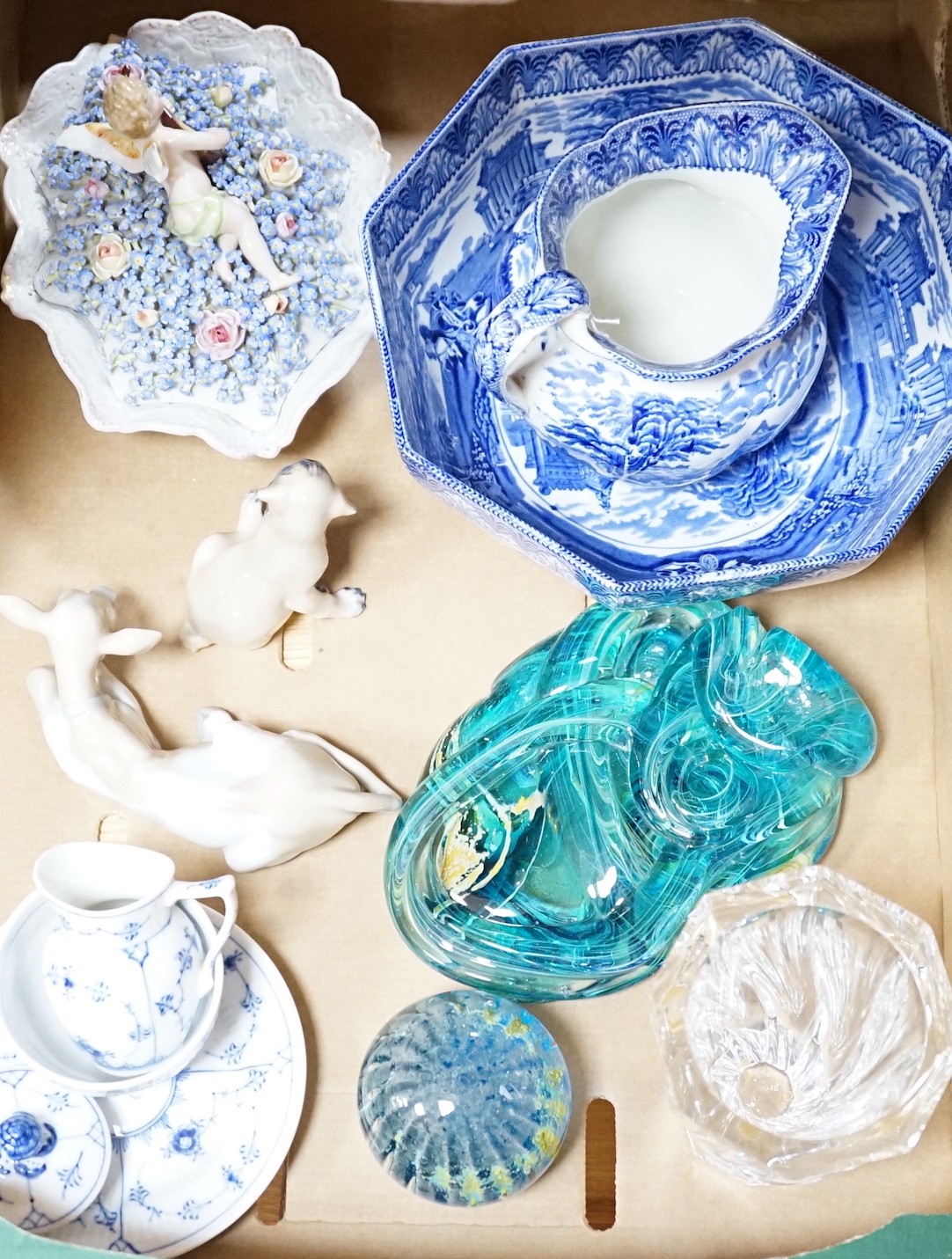 A quantity of mixed ceramics and glassware